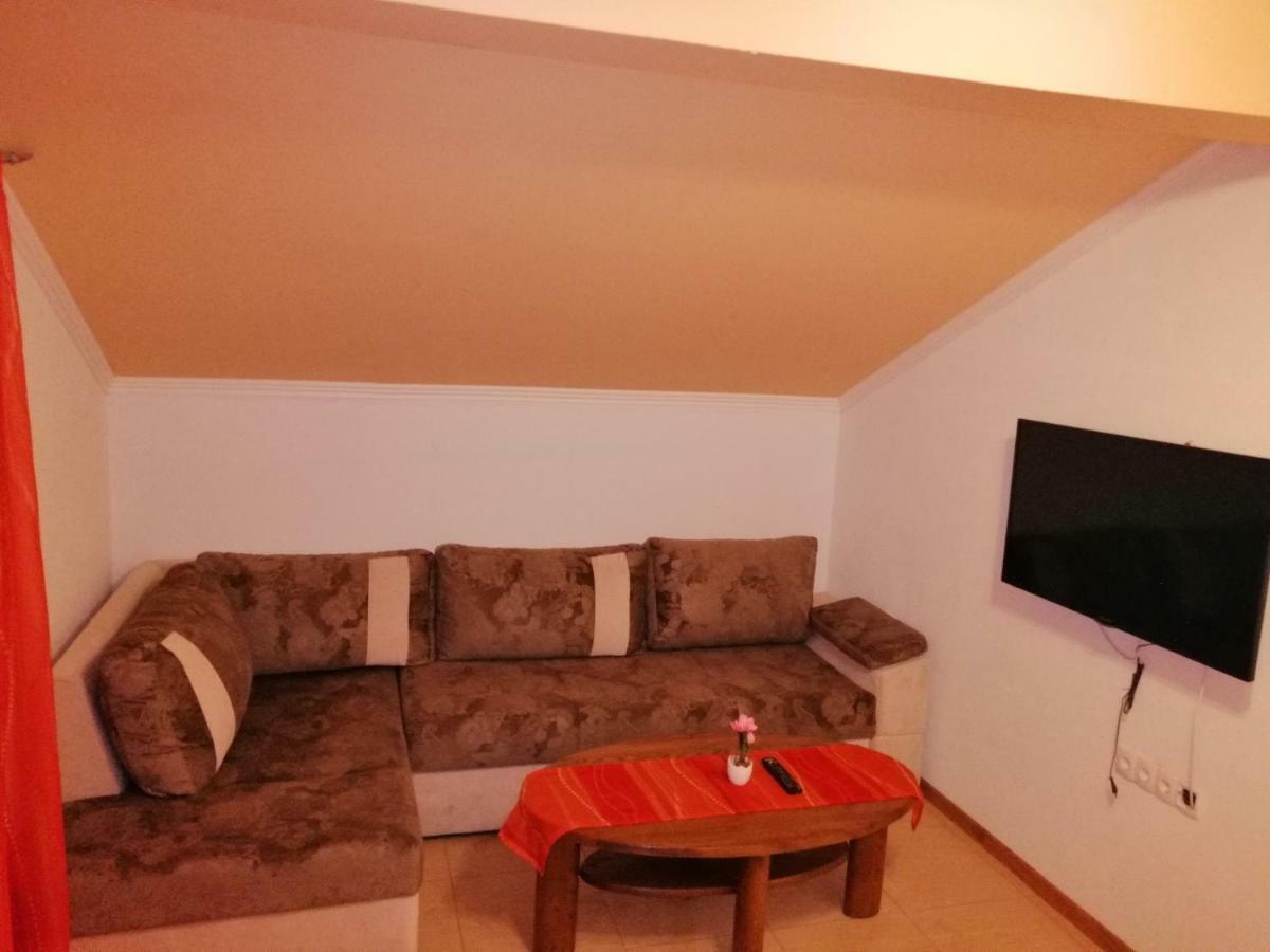 Apartments Ema Ivanica Extérieur photo